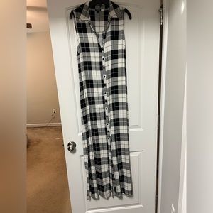 Black and white plaid floor length sleeveless dress. Plus size 1. Torrid